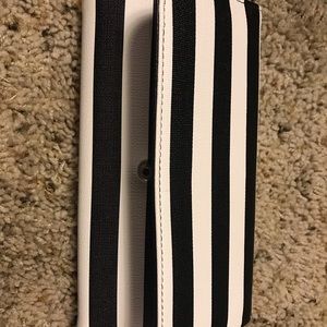 Kut From The Kloth wallet